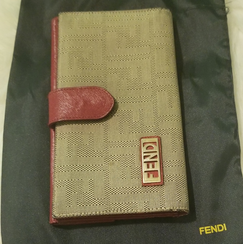 🔴RARE Classic FENDI Clutch/wallet with dust bag.